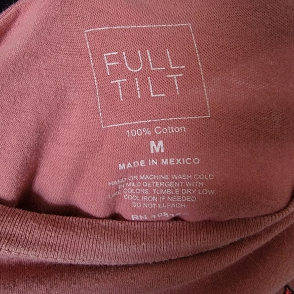 Y2K TSHIRT WOMENS SIZE MEDIUM - Picture 3 of 4